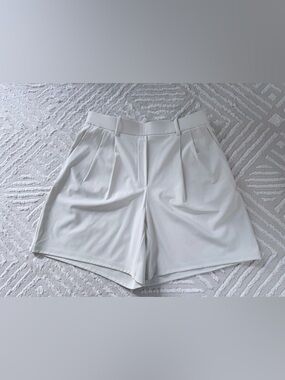 NWT lululemon athletica Daydrift Pleated Shorts